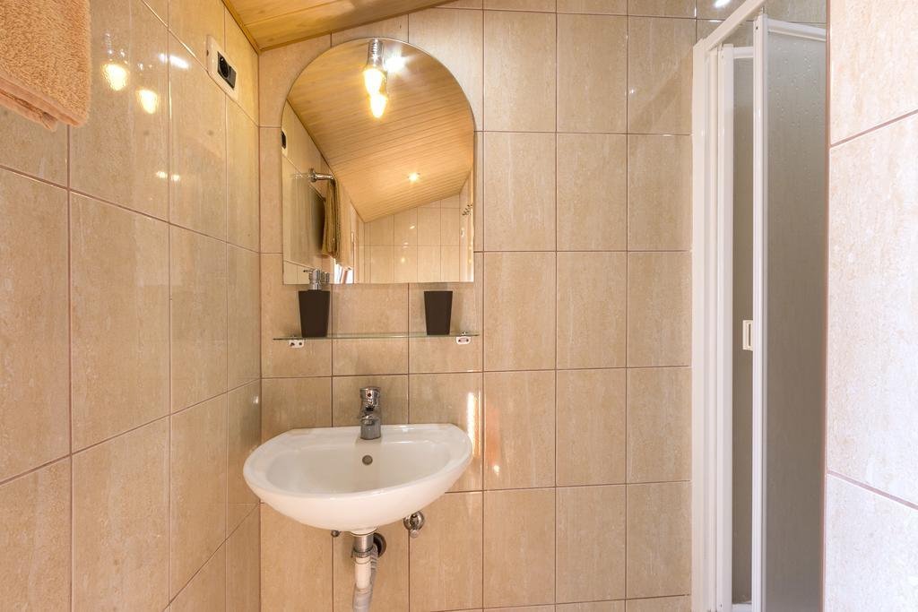 Apartments Dejana Stinjan Luaran gambar